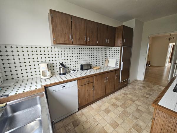 POITIERS PLATEAU, appartement 128 m² avec balcon, parking et cave.