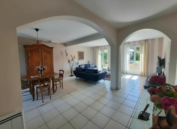 EXCLUSIVITE ERA ! Pavillon 6 pièces ,154 m², Chambray Les Tours.