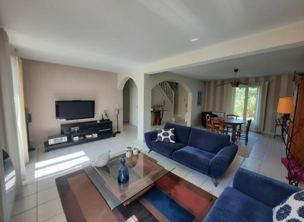 EXCLUSIVITE ERA ! Pavillon 6 pièces ,154 m², Chambray Les Tours.