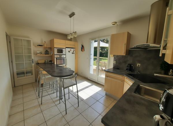 EXCLUSIVITE ERA ! Pavillon 6 pièces ,154 m², Chambray Les Tours.