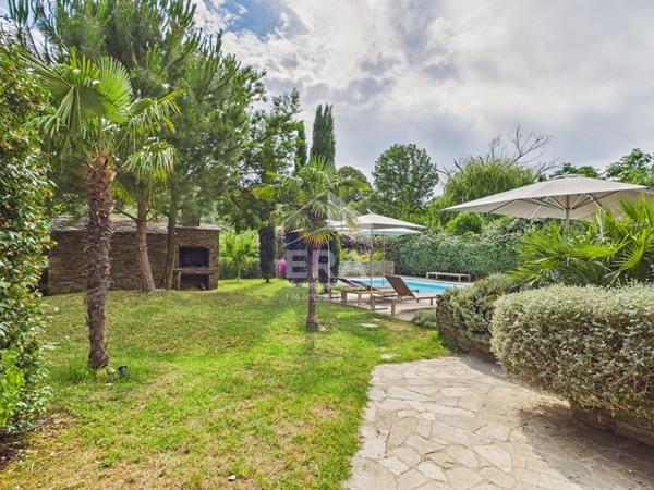 Maison avec piscine et jardin aboré à 5 mn de Saint-Florent