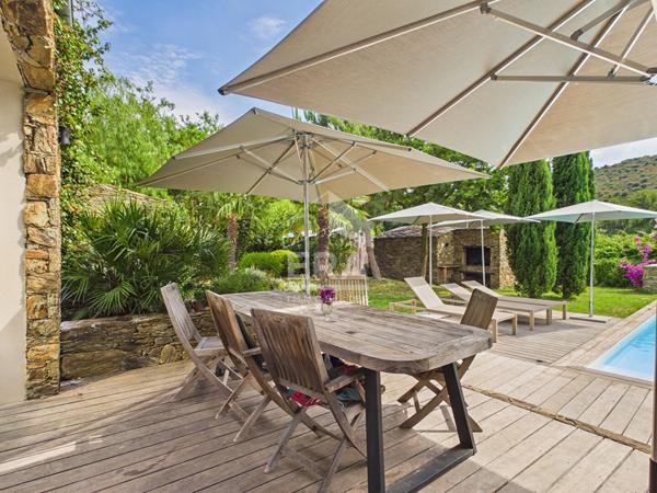 Maison avec piscine et jardin aboré à 5 mn de Saint-Florent