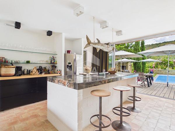 Maison avec piscine et jardin aboré à 5 mn de Saint-Florent