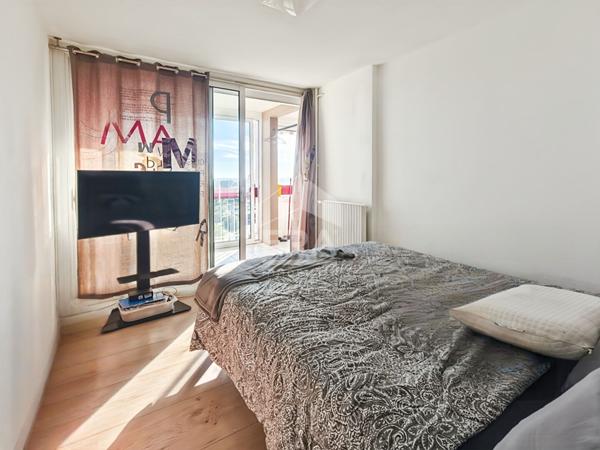 Appartement T4 lumineux avec vue sur l'étang / Secteur des Plantiers