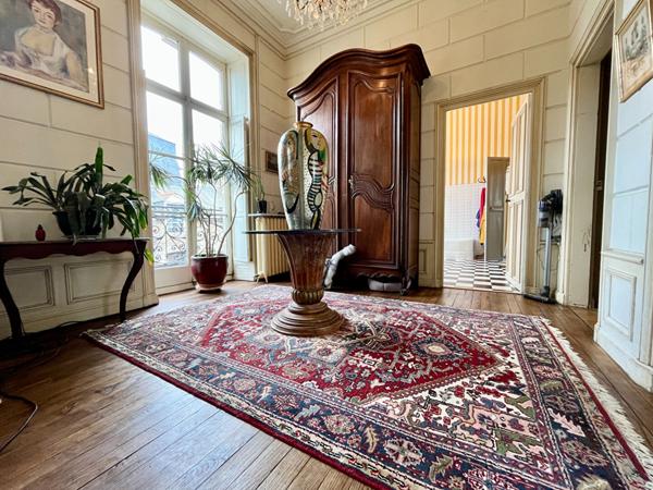 Hôtel particulier du 19 ème à vendre au coeur de Dinan - 360 m² , bien d'exception.