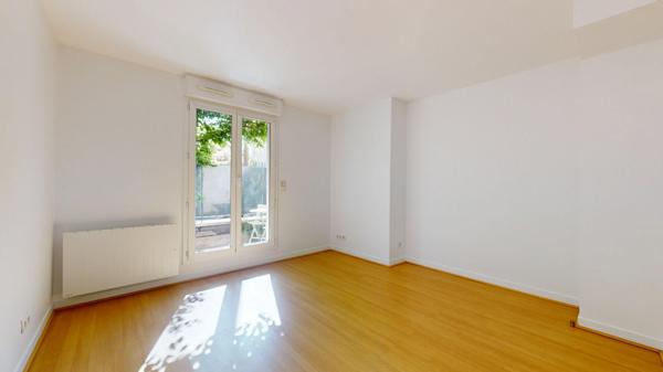 Studio 22 m2 ; Parking ; Centre-Ville ; Coulée Verte ; Transports ;