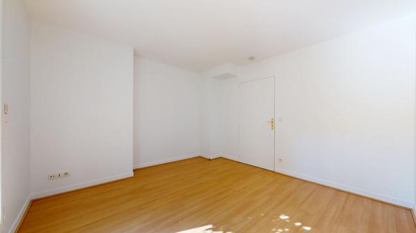 Studio 22 m2 ; Parking ; Centre-Ville ; Coulée Verte ; Transports ;