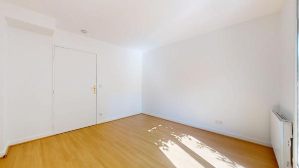 Studio 22 m2 ; Parking ; Centre-Ville ; Coulée Verte ; Transports ;