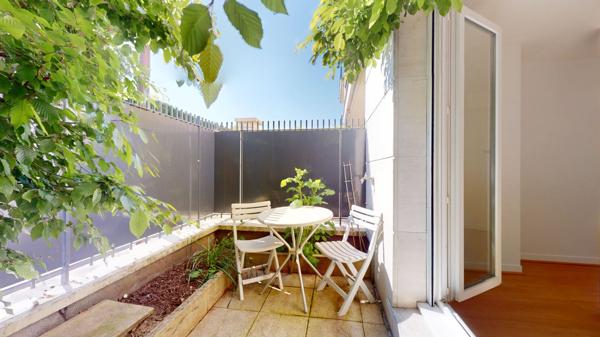 Studio 22 m2 ; Parking ; Centre-Ville ; Coulée Verte ; Transports ;