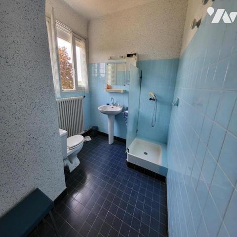 Maison d'habitation à vendre dans le centre de Châteauneuf du Faou, Finistère 29