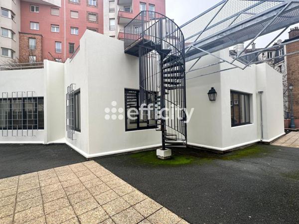 Local Commercial 12 pièces - 303 m²