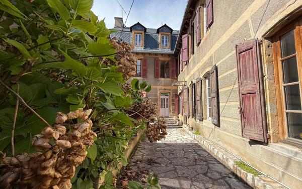 Maison à vendre    11 pièces •  Mende