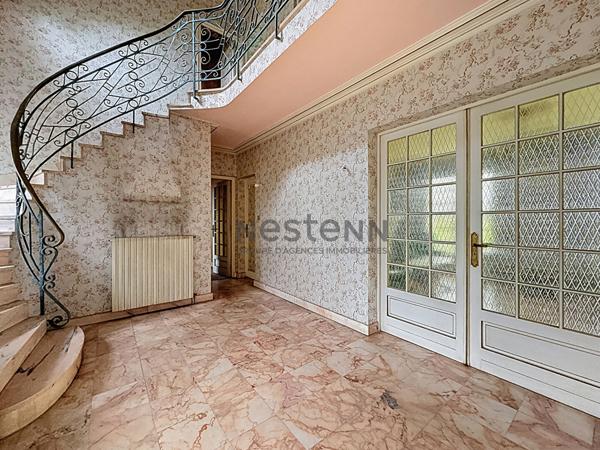 Propriété rare conjuguant maison familiale et ancienne grange à seulement 15 minutes de Limoges