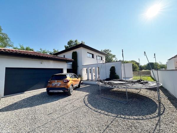 Maison 5 pièces de 2019 avec piscine et garage