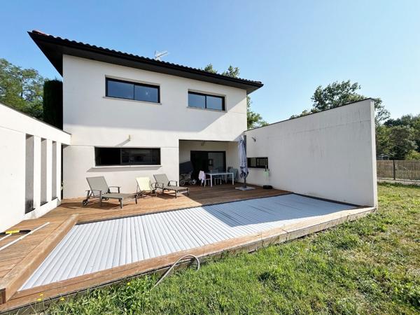 Maison 5 pièces de 2019 avec piscine et garage