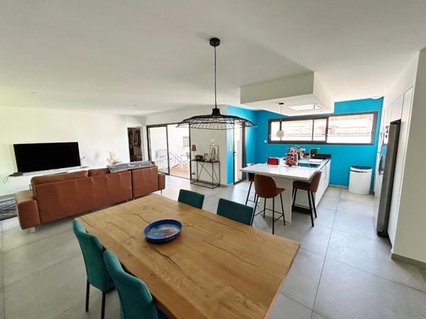 Maison 5 pièces de 2019 avec piscine et garage