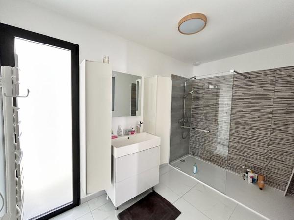 Maison 5 pièces de 2019 avec piscine et garage