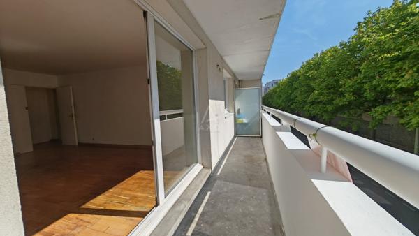 Appartement F5 au 1er étage 4 chambres 2 parkings