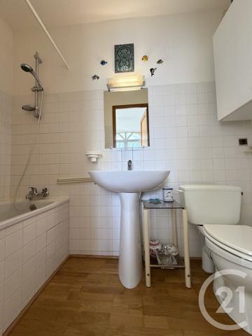 Appartement F4 à vendre  4 pièces - 73,08 m 2   ROYAN  - 17