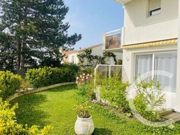 Appartement F4 à vendre  4 pièces - 73,08 m 2   ROYAN  - 17