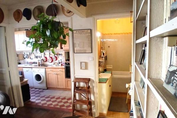 LEVALLOIS PERRET - METRO ANATOLE FRANCE - 2/3 PIECES. 3ème étage. Immeuble Ancien.