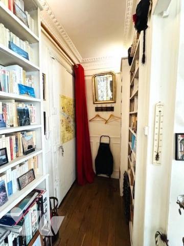 LEVALLOIS PERRET - METRO ANATOLE FRANCE - 2/3 PIECES. 3ème étage. Immeuble Ancien.