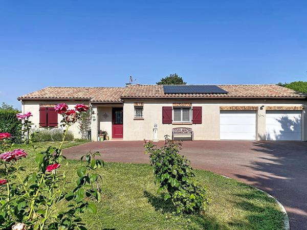 Belle maison de plain pied, terrain plat, proche d'Auch