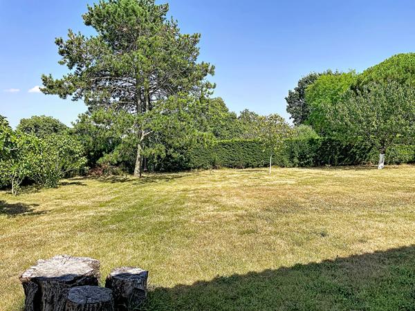 Belle maison de plain pied, terrain plat, proche d'Auch