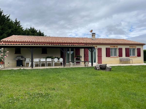 Belle maison de plain pied, terrain plat, proche d'Auch