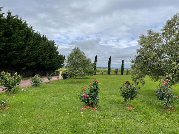 Belle maison de plain pied, terrain plat, proche d'Auch