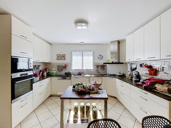 Belle maison de plain pied, terrain plat, proche d'Auch