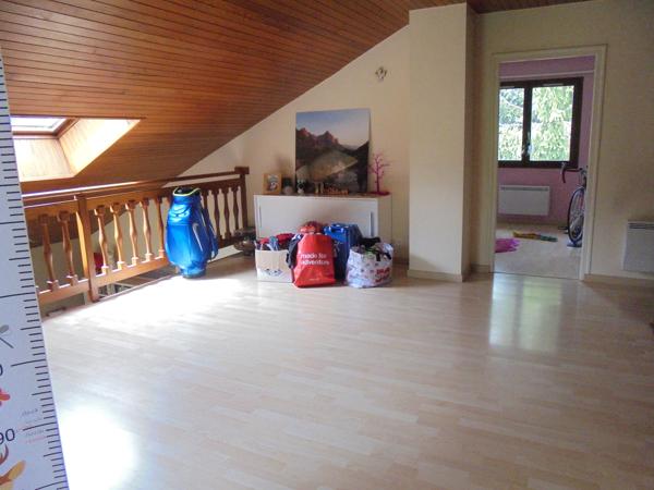 Maison 4 chambres garage et jardin.