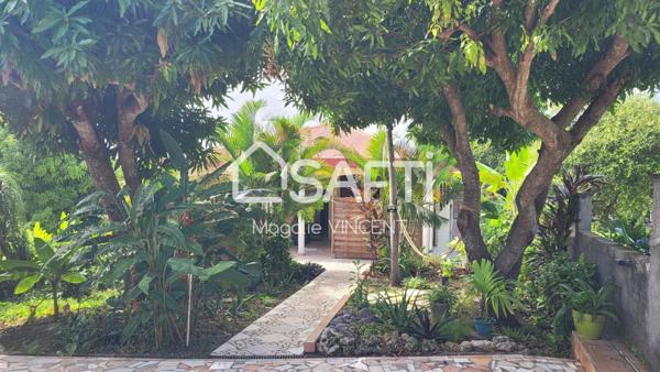 Grande maison au calme, proche des commodités!