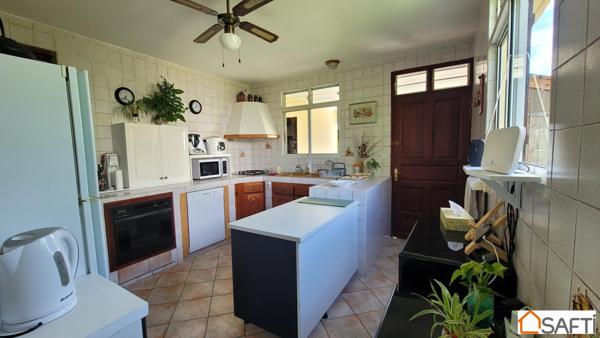 Grande maison au calme, proche des commodités!