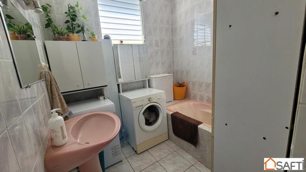 Grande maison au calme, proche des commodités!