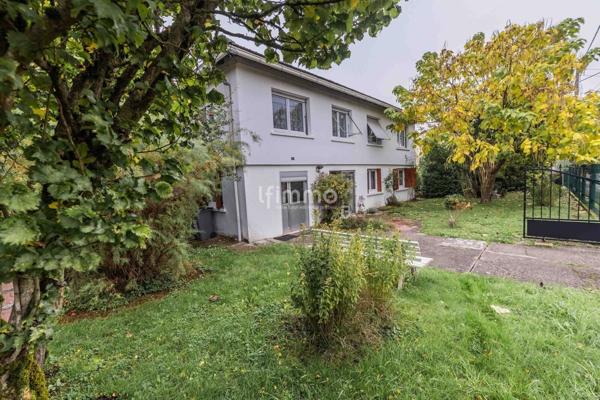 Habitation familiale, dotée d'une belle construction à Moussey.