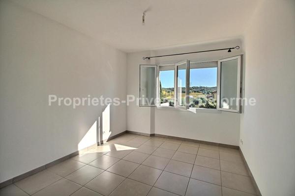 Bagnols Sur Cèze :Villa sur deux niveaux avec double potentiel habitation / professionnel  172,48 m2 Habitables , 5 chambres,  dépendance 120m2