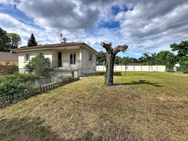 Maison traditionnelle sur deux niveaux d'environ 101 m²