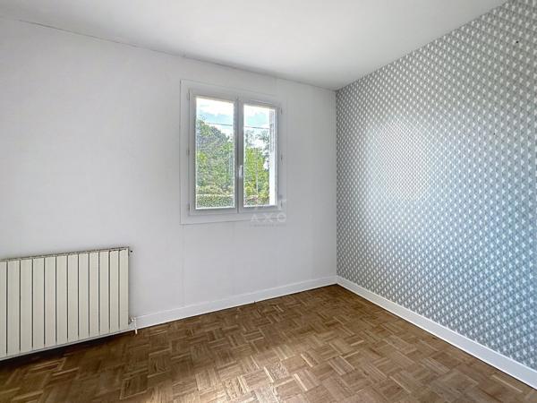Maison traditionnelle sur deux niveaux d'environ 101 m²