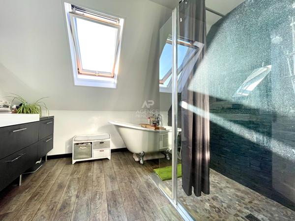 Maison de 7 pièce(s) €519 900 ** - Référence 7787