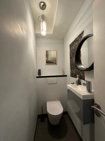 La Roche-sur-Yon, maison de ville avec garage et jardin clos, deux chambres et un bureau