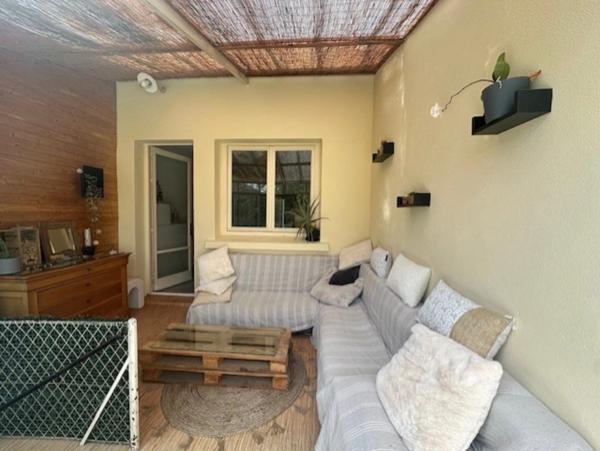 La Roche-sur-Yon, maison de ville avec garage et jardin clos, deux chambres et un bureau