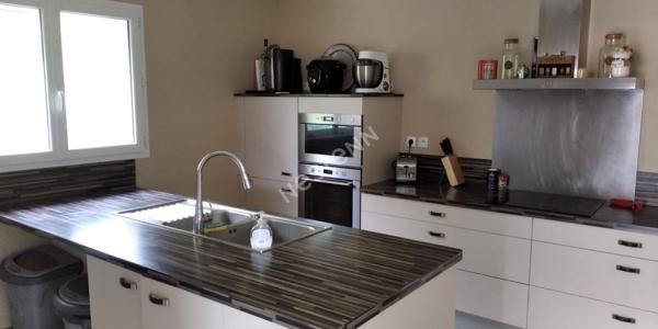 Maison de 140 m² avec grand jardin en bordure de forêt, idéalement située près de Bergerac.