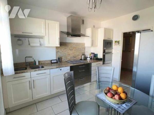 APPARTEMENT T6 AVEC ASCENSEUR & GARAGE.