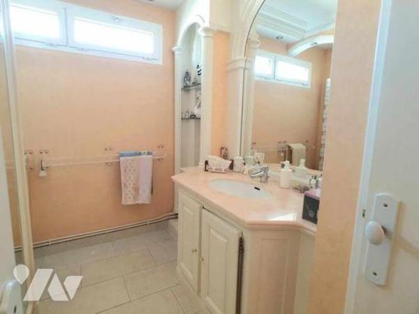 APPARTEMENT T6 AVEC ASCENSEUR & GARAGE.