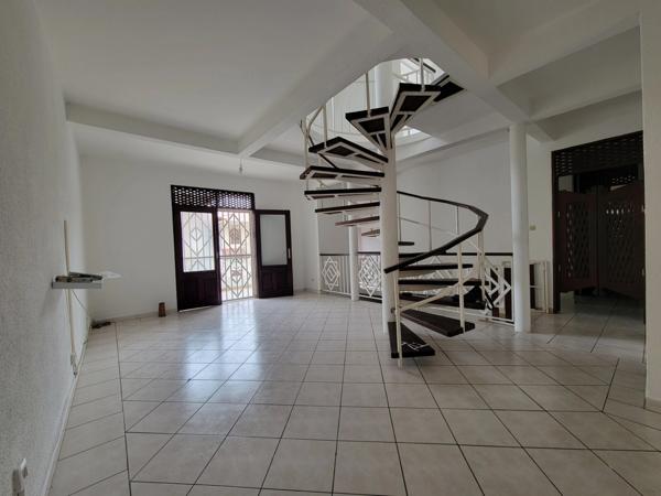 CAYENNE – IMMEUBLE MIXTE - 380 000 euros