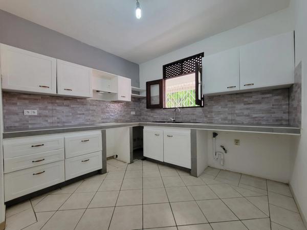 CAYENNE – IMMEUBLE MIXTE - 380 000 euros