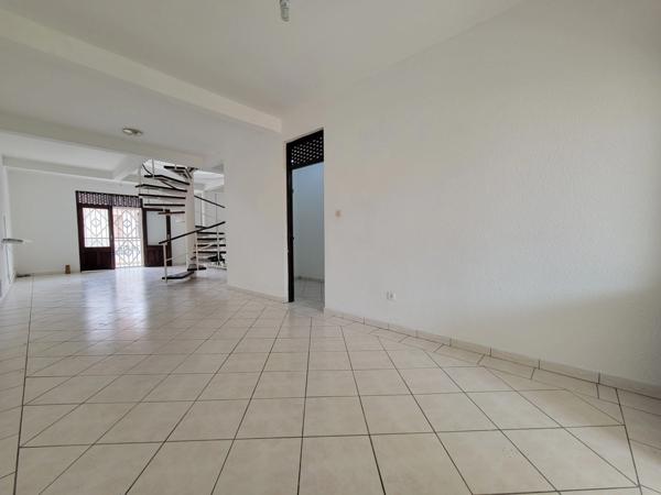 CAYENNE – IMMEUBLE MIXTE - 380 000 euros