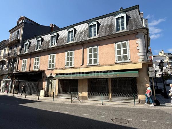Immeuble à rénover avec locaux commerciaux