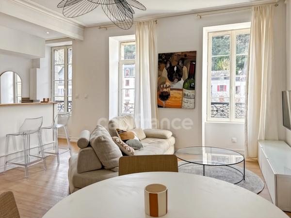 Superbe appartement 3 pièces, lumineux et plein de caractère, offrant une vue exceptionnelle dans un cadre unique.